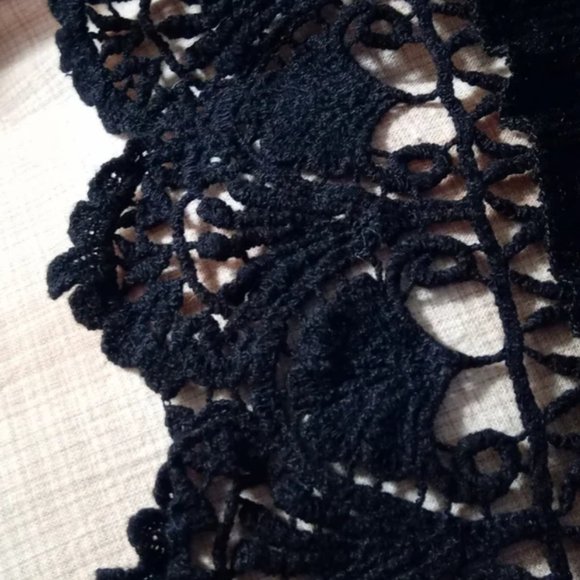 HINT OF MINT - Lace Little Black Dress in Goth / Gothic Style with Handmade Belt - Picture 15 of 16